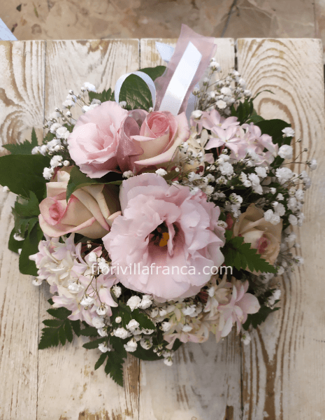 Centrotavola con rose e lilium