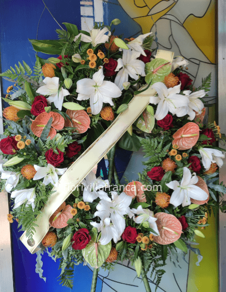 Corona funebre con tipo fiori da concordare